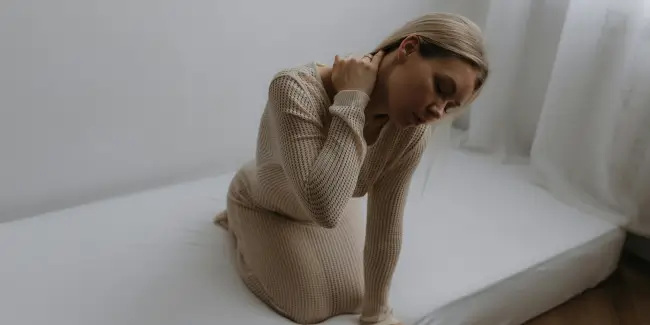 Make a Table Comparing Memory Foam vs Hybrid Mattresses